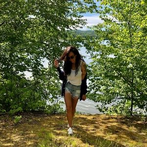 Meet your Posher, April